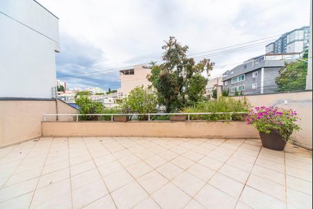 Casa à venda com 450m², 4 quartos e 6 vagasVaranda do Quarto 3