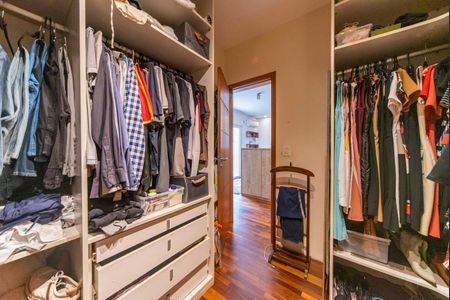 Casa à venda com 450m², 4 quartos e 6 vagasCloset do Quarto 4
