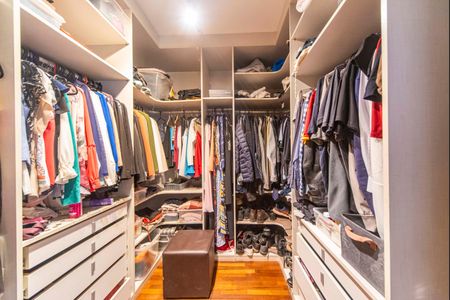 Casa à venda com 450m², 4 quartos e 6 vagasCloset do Quarto 4