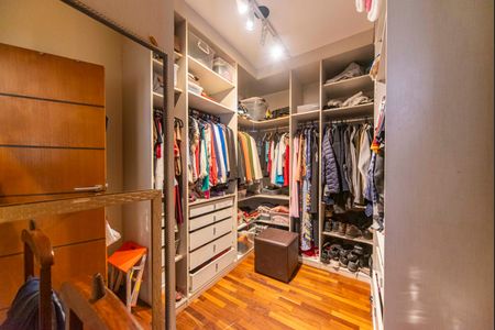 Casa à venda com 450m², 4 quartos e 6 vagasCloset do Quarto 4