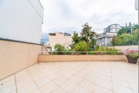 Casa à venda com 450m², 4 quartos e 6 vagasVaranda do Quarto 3