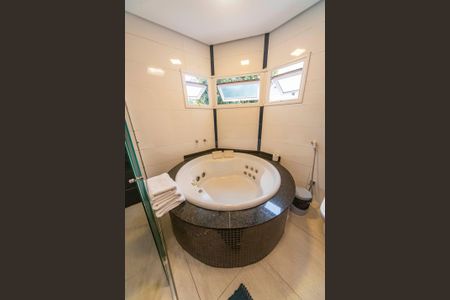 Casa à venda com 450m², 4 quartos e 6 vagasBanheiro do Quarto 4