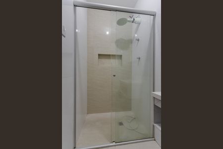 Banheiro de apartamento à venda com 1 quarto, 40m² em São Geraldo, Porto Alegre