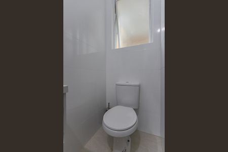 Banheiro de apartamento à venda com 1 quarto, 40m² em São Geraldo, Porto Alegre