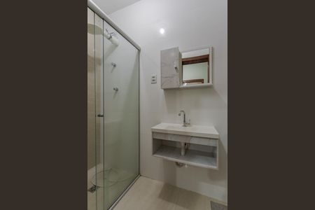 Banheiro de apartamento à venda com 1 quarto, 40m² em São Geraldo, Porto Alegre