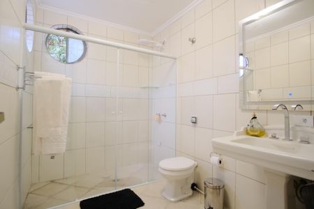 Casa à venda com 250m², 3 quartos e sem vagaBanheiro da Suíte