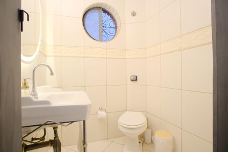 Casa à venda com 250m², 3 quartos e sem vagaLavabo