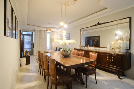 Casa à venda com 250m², 3 quartos e sem vagaSala