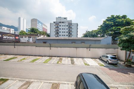 Apartamento à venda com 68m², 3 quartos e 1 vaga Apartamento à venda com 68m², 3 quartos e 1 vagaSala Varanda Vista