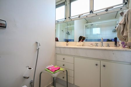 Apartamento para alugar com 142m², 3 quartos e 2 vagasBanheiro Suíte 