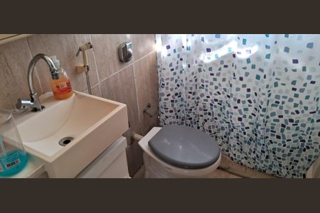 Casa à venda com 69m², 2 quartos e 1 vaga Casa à venda com 69m², 2 quartos e 1 vagaBanheiro social