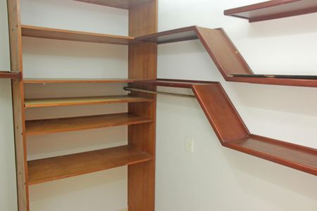 Apartamento para alugar com 200m², 3 quartos e 1 vaga Apartamento para alugar com 200m², 3 quartos e 1 vagaQuarto de Serviço