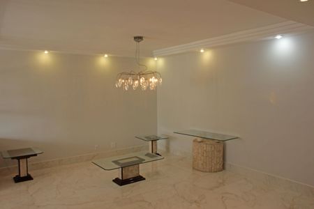 Apartamento para alugar com 200m², 3 quartos e 1 vaga Apartamento para alugar com 200m², 3 quartos e 1 vagaSala