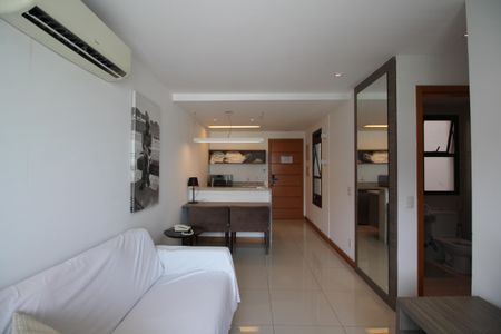 Sala de kitnet/studio à venda com 1 quarto, 38m² em Jacarepaguá, Rio de Janeiro