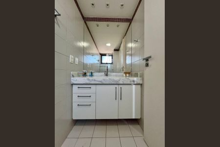 Apartamento à venda com 112m², 3 quartos e 2 vagasBanheiro da Suíte 1