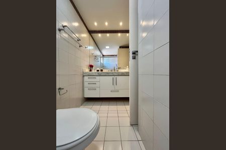 Apartamento à venda com 112m², 3 quartos e 2 vagasBanheiro da Suíte 2