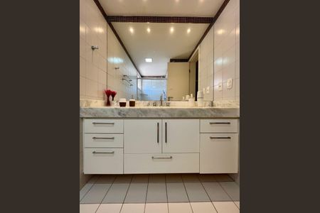 Apartamento à venda com 112m², 3 quartos e 2 vagasBanheiro da Suíte 2