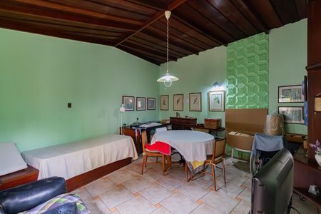 Casa à venda com 339m², 5 quartos e 1 vagaQuarto Suíte