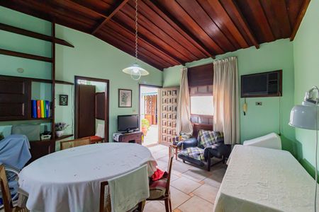 Casa à venda com 339m², 5 quartos e 1 vagaQuarto Suíte