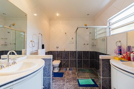 Casa à venda com 339m², 5 quartos e 1 vagaBanheiro