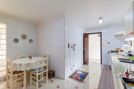 Casa à venda com 339m², 5 quartos e 1 vagaCozinha