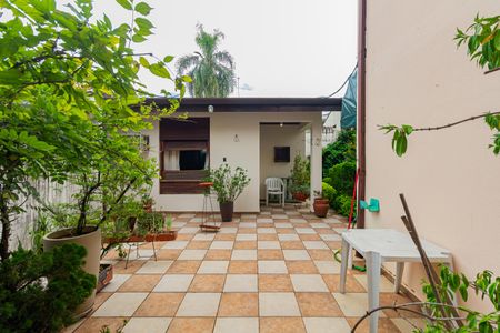 Casa à venda com 339m², 5 quartos e 1 vagaQuintal