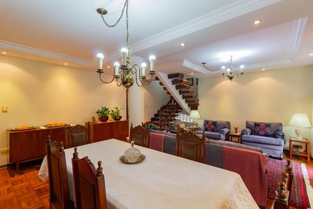 Casa à venda com 339m², 5 quartos e 1 vagaSala