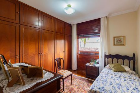 Casa à venda com 339m², 5 quartos e 1 vagaQuarto 2