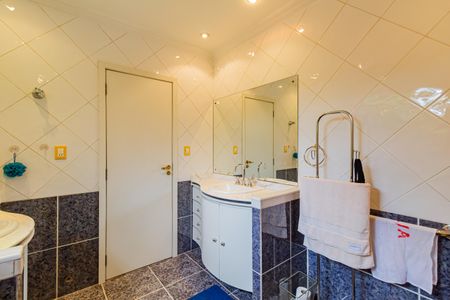 Casa à venda com 339m², 5 quartos e 1 vagaBanheiro