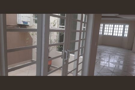 Casa à venda com 240m², 4 quartos e 4 vagasSala