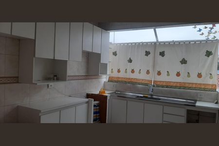 Casa à venda com 240m², 4 quartos e 4 vagasCozinha