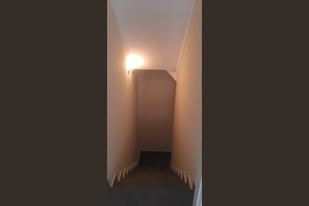 Casa à venda com 240m², 4 quartos e 4 vagasEscada