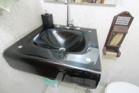 Casa de condomínio à venda com 64m², 2 quartos e 1 vagaLavabo