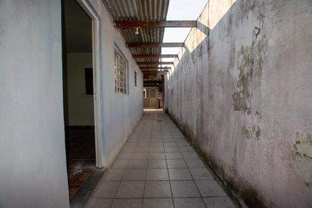 Casa à venda com 90m², 3 quartos e 2 vagasCorredor - area externa