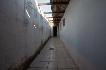 Casa à venda com 90m², 3 quartos e 2 vagasCorredor - area externa
