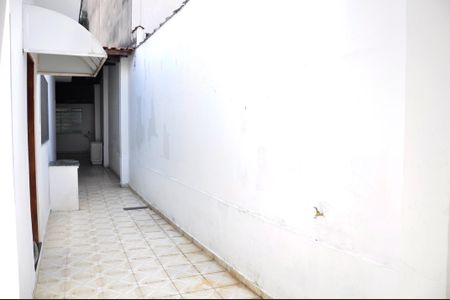 Casa à venda com 95m², 2 quartos e 1 vagaDetalhe - Corredor Externo