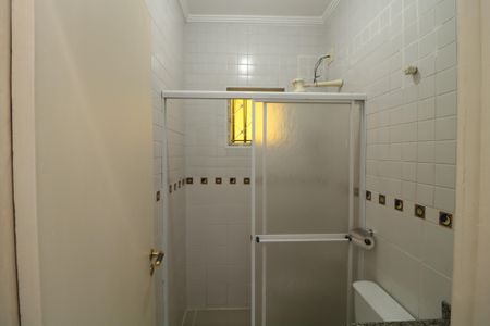 Banheiro de casa para alugar com 1 quarto, 38m² em Jardim Santa Teresinha, São Paulo