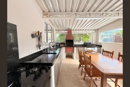 Casa à venda com 170m², 2 quartos e 2 vagas