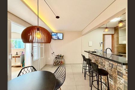 Casa à venda com 170m², 2 quartos e 2 vagas