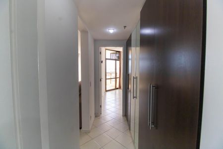 Corredor  de apartamento para alugar com 1 quarto, 68m² em Gragoatá, Niterói