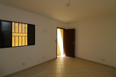 Casa para alugar com 32m², 1 quarto e sem vaga