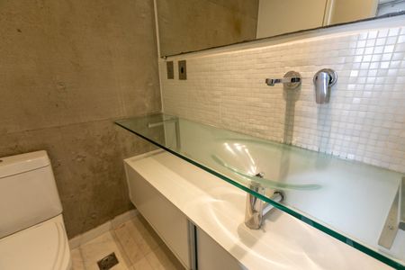 Apartamento à venda com 74m², 1 quarto e 2 vagasBanheiro