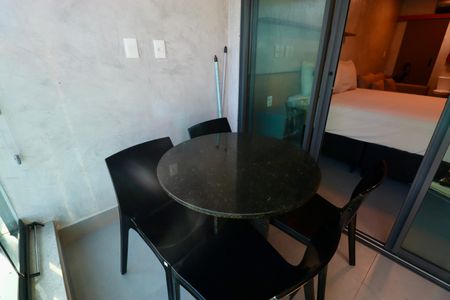 Varanda de kitnet/studio para alugar com 1 quarto, 30m² em Jardim Armação, Salvador