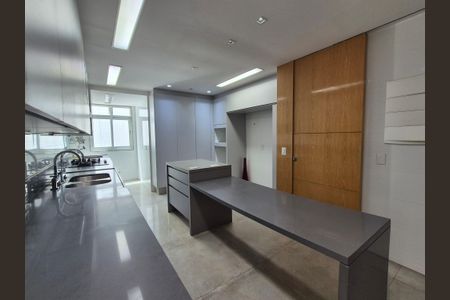 Apartamento para alugar com 300m², 4 quartos e 4 vagas