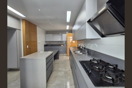 Apartamento para alugar com 300m², 4 quartos e 4 vagas
