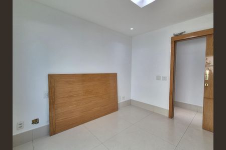 Apartamento para alugar com 300m², 4 quartos e 4 vagas