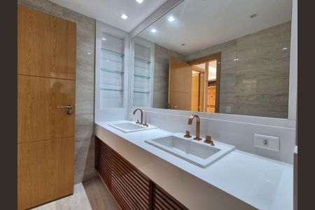 Apartamento para alugar com 300m², 4 quartos e 4 vagas