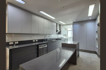 Apartamento para alugar com 300m², 4 quartos e 4 vagas