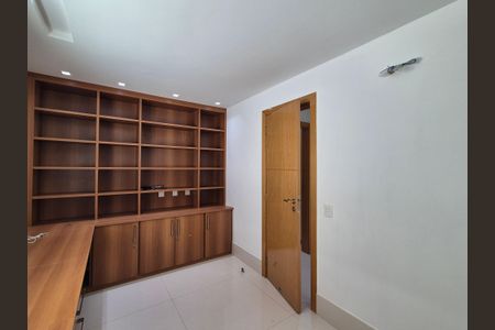 Apartamento para alugar com 300m², 4 quartos e 4 vagas