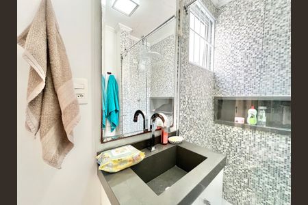 Apartamento à venda com 74m², 2 quartos e 1 vagaBanheiro